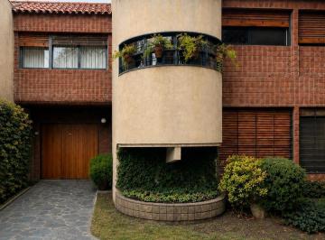 frente · Excelente Ubicación en Vicente López - Madero Al 170 - Casa en Venta