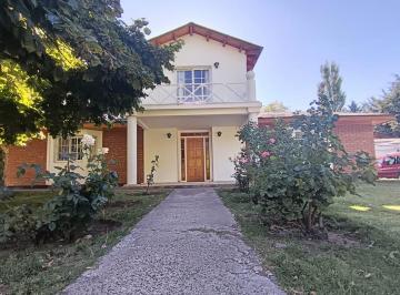 Casa · 253m² · 5 Ambientes · 2 Cocheras · En Venta Casa 3 Dorm. Jardines de Hilmar Plottier