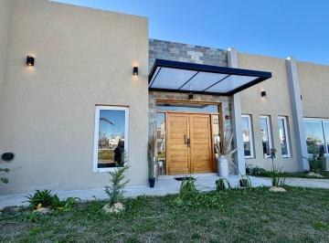 Casa · 200m² · 5 Ambientes · 6 Cocheras · Casa - La Alameda