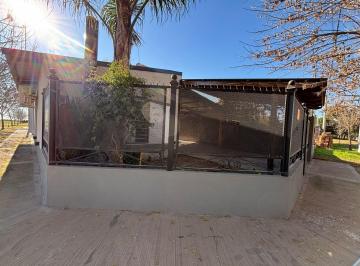 Casa · 74m² · 2 Ambientes · 2 Cocheras · Venta - Casa 2 Dorm., Cochera Doble, Patio con Parrillero y Pileta - Ricardone.