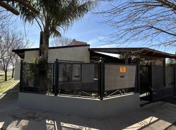 Casa · 74m² · 2 Ambientes · 2 Cocheras · Venta - Casa 2 Dorm., Cochera Doble, Patio con Parrillero y Pileta - Ricardone.