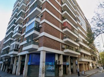 Departamento · 68m² · 4 Ambientes · Alquilo Amplisimo Departamento con Balcón