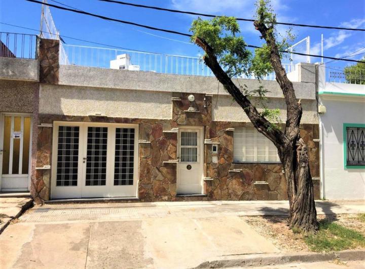 Casa en alquiler en Arroyito · 5 ambientes