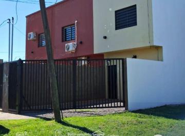 Departamento de 4 ambientes, La Plata · Alquiler Dúplex 2 Dorm. con Parrilla y Cochera, San Carlos