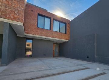 Casa · 175m² · 5 Ambientes · 2 Cocheras · Dúplex en Chacra del Norte II