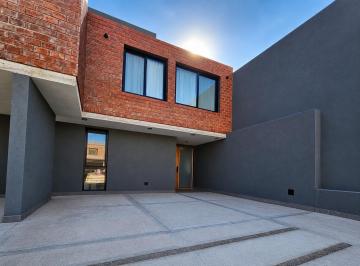 Casa · 175m² · 5 Ambientes · 2 Cocheras · Dúplex en Chacra del Norte II