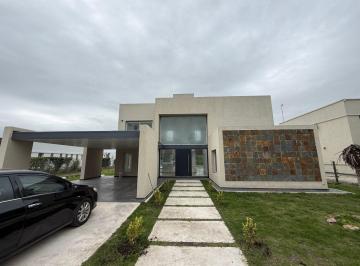 Casa de 4 ambientes, Malagueño · Casa de 3 Dorm. de Categoría en Venta en La Arbolada