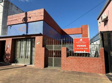 Casa de 5 ambientes, La Plata · Casa 3 Dorm en Ventaubicada en Calle 73 y m² Sup Total Aprox