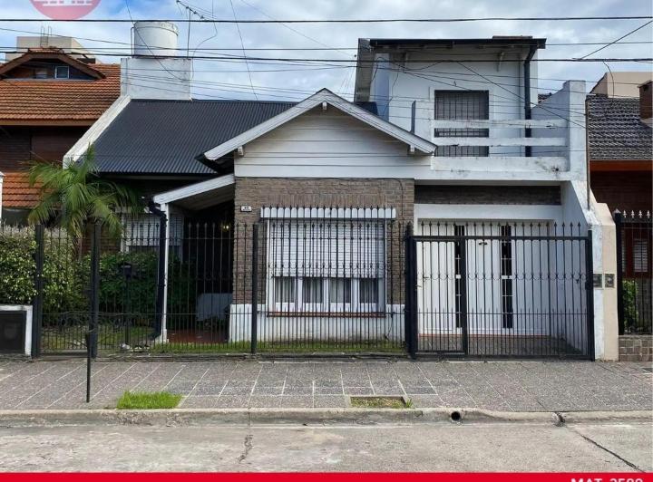 Casa en venta en Moron · 5 ambientes