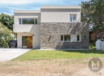 Casa · 170m² · 4 Ambientes · Casa en Alquiler Pinamar Sur Playa