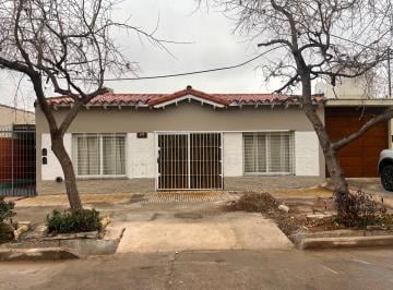 Casa · 111m² · 2 Ambientes · 1 Cochera · Venta Casa 2 Dorm Reciclada con Cochera Godoy Cruz