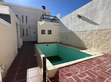Casa · 210m² · 7 Dormitorios · Venta de Complejo en Guemes