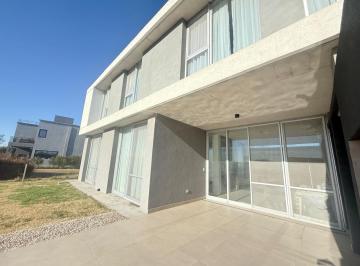 Casa · 280m² · 5 Ambientes · 4 Cocheras · Casa en Ceibos