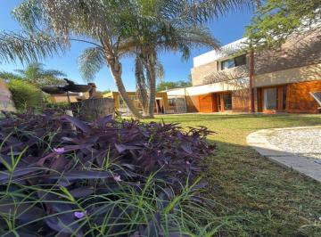 Casa de 9 ambientes, Villa Allende · En Venta; Chalet Americano Pegado a Barrio Golf Villa Allende, Cordoba.