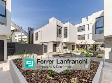 Casa · 117m² · 5 Ambientes · 2 Cocheras · Alquiler Duplex 3 Dorm. en Housing Distrito Veinte de Nuevo Poeta Lugones