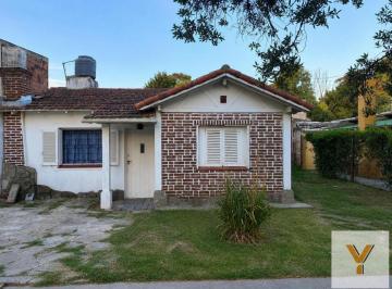 Casa · 70m² · 4 Ambientes · Casa en Venta - 3 Dorm. 2 Baños - 70 m - Mar del Sur