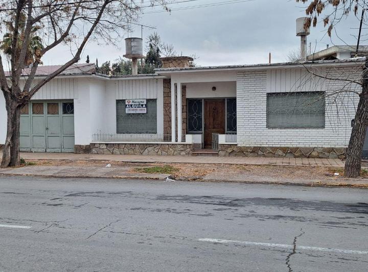 Casa · 130m² · 3 Ambientes · 1 Cochera