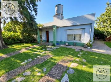 Casa · 87m² · 3 Ambientes · 3 Cocheras · Casa de 3 Ambientes con Terreno Anexado 400 m² - Se Vende en Blocke