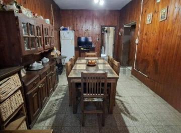Casa · 146m² · 5 Ambientes · 1 Cochera · Casa Tipo Dúplex de 3 Dorm. + Comodín con Cochera en Tiro Suizo, Rosario