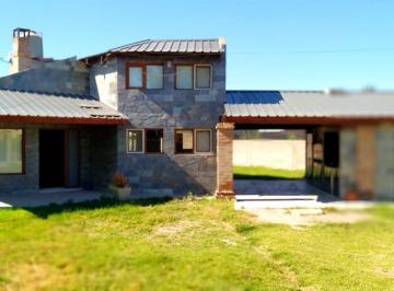Casa · 1600m² · 5 Ambientes · Casa en Cinco Saltos
