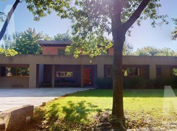 Fachada · Casa en Alquiler