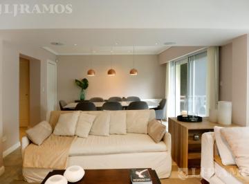 Casa · 156m² · 4 Ambientes · 1 Cochera · Casa en Las Lomas - Golf