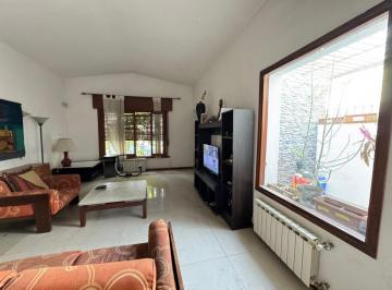 Casa · 384m² · 5 Ambientes · 1 Cochera · Casa en Venta 3 Dorm. Pileta. Barrio Maipu, Cordoba
