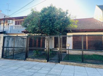Casa · 180m² · 5 Ambientes · 2 Cocheras · Casa en Ramos Mejia
