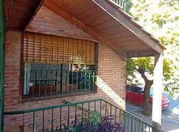 Casa · 180m² · 5 Ambientes · 1 Cochera · Alta Córdoba | Casa de 2 Dorm. con Patio, Asador y Cochera en Excelente Ubicación