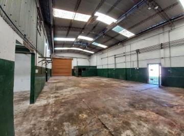 Bodega-Galpón · 893m² · Alquiler/venta - C/opcion Compra Fcio. Varela - Bosques