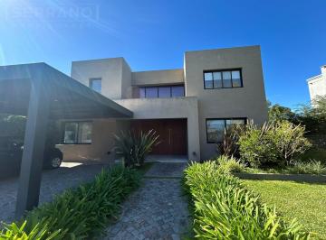 Casa · 240m² · 7 Ambientes · 2 Cocheras · Casa en Venta, Apto Crédito. 3 Dorm. y un Escritorio, Pileta. Estancias del Rio, Pilar