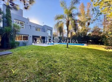 Casa · 272m² · 5 Ambientes · 2 Cocheras · Casa 5 Ambientes en La Cesarina