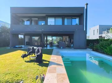 Casa · 215m² · 5 Ambientes · 2 Cocheras · Casa en Venta Barrio Puertos - Marinas Al Agua