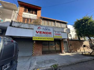 Casa de 8 ambientes, Morón · En Venta - Excelente Lote de 438 m² en Una Gran Ubicacion - Haedo Centro