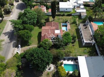 Casa · 231m² · 6 Ambientes · 2 Cocheras · Venta Casa con Terreno 1572 m Frente Colegio Aleman Apto 6 Unidades
