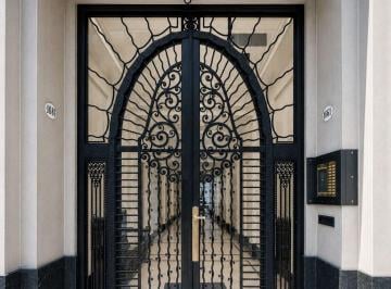 Consultorio de 6 ambientes, Recoleta · Montevideo 1400 Frances Reciclado 2coch