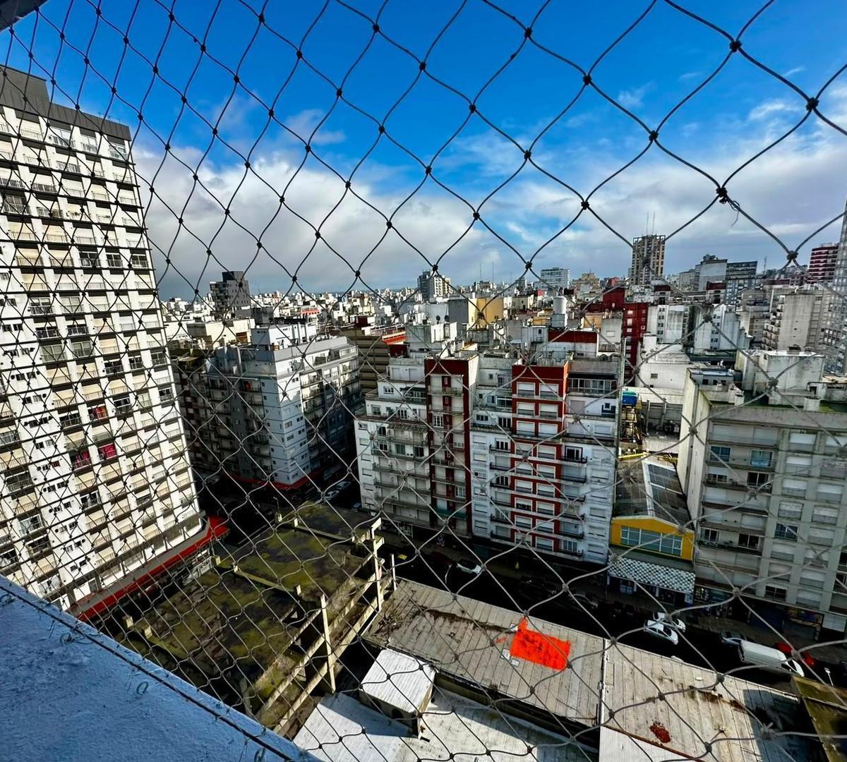 Departamento 2 ambientes contra-frente abierto y cochera cubierta