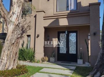 Casa · 250m² · 6 Ambientes · 3 Cocheras · Casa Alquiler con o Sin Muebles Los Angeles Village Escobar