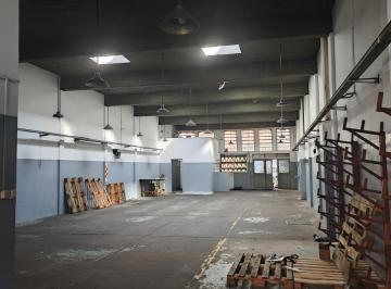 Local comercial · 243m² · 3 Ambientes · Alquiler Galpon en Lugano