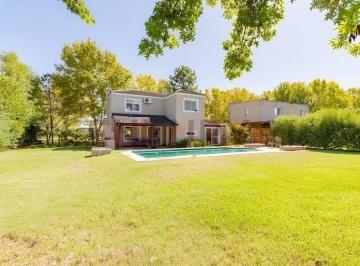 Casa · 840m² · 4 Ambientes · 1 Cochera · Alquiler Casa 4 Amb C/ Jardin, Pileta - Amoblada