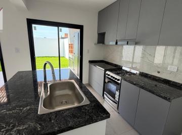 PH · 180m² · 5 Ambientes · 2 Cocheras · Duplex en Venta Brisas de Manantiales. 3 Dorm. 2 Baños. Patio Parquizado. Galeria con Asador.