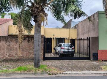Casa · 120m² · 4 Ambientes · 2 Cocheras · Casa en Lote Propio Ideal 2 Familias