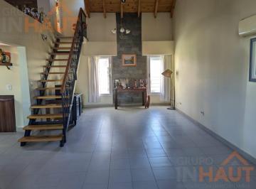 Casa · 240m² · 3 Dormitorios · 2 Cocheras · Casa en Cipolletti