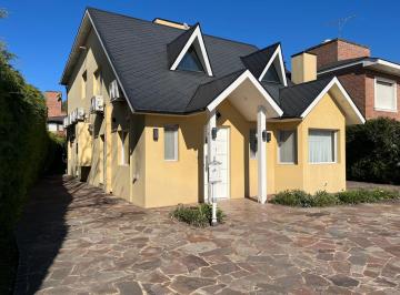 Casa · 205m² · 5 Ambientes · 1 Cochera · Casa en Venta Country Banco Provincia