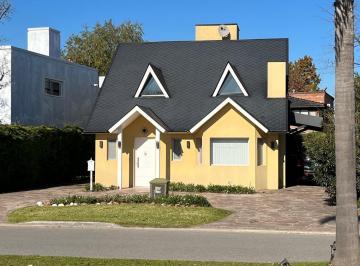 Casa · 205m² · 5 Ambientes · 1 Cochera · Casa en Venta Country Banco Provincia