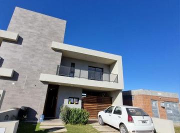 Casa · 140m² · 5 Ambientes · 2 Cocheras · San Ignacio Village - 3 Dormit - 3 Baños - Cochera - Patio - Para Vivir con Tranquilidad!