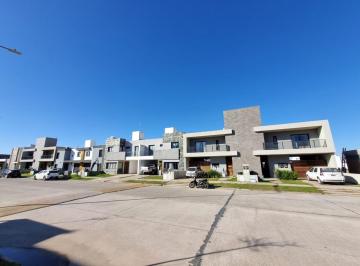 Casa · 140m² · 5 Ambientes · 2 Cocheras · San Ignacio Village - 3 Dormit - 3 Baños - Cochera - Patio - Venta