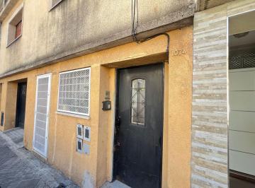 PH · 75m² · 4 Ambientes · Venta Casa de Pasillo 2 Plantas con 2 Dorm. y Balcón en Barrio España y Hospitales