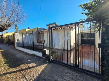 Casa · 70m² · 3 Ambientes · 2 Cocheras · Casa en Moron