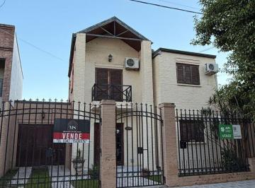 Casa de 4 ambientes, Santo Tomé · Venta - Casa de 3 Dorm. Patio Verde y Cochera - Santo Tomé